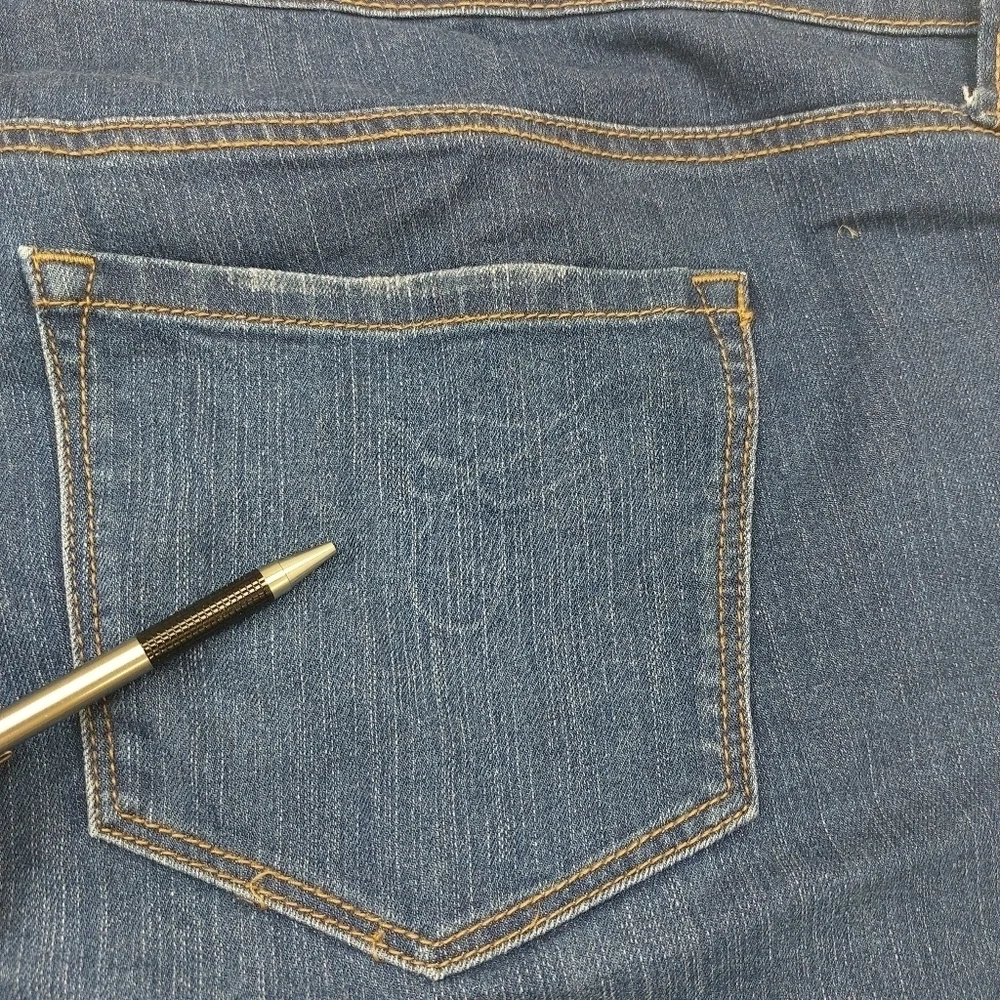 STYLE & CO WOMEN'S DARK WASH DENIM BLUE JEAN CUFFED BERMUDA SHORTS SIZE 24W - Picture 8 of 9